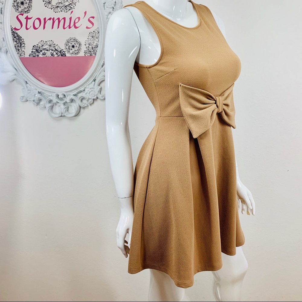 Millibon / Tan Sleeveless Textured Bow Front - Picture 3 of 7